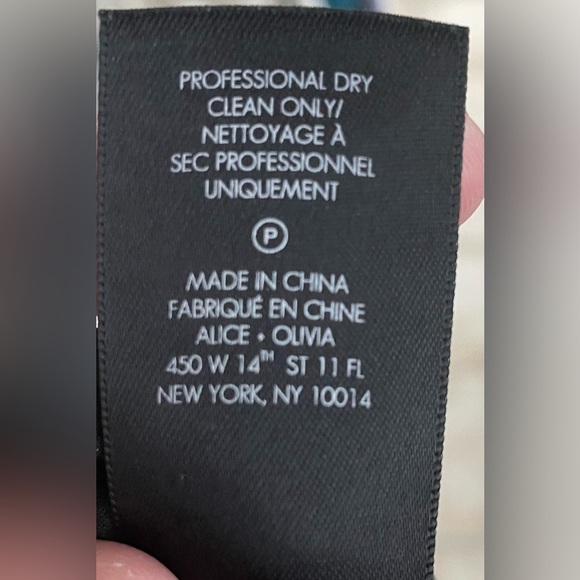 Alice and Olivia Women's Alecia Off Shoulder Top Baroque Burnout Paisley; size M - Picture 6 of 7